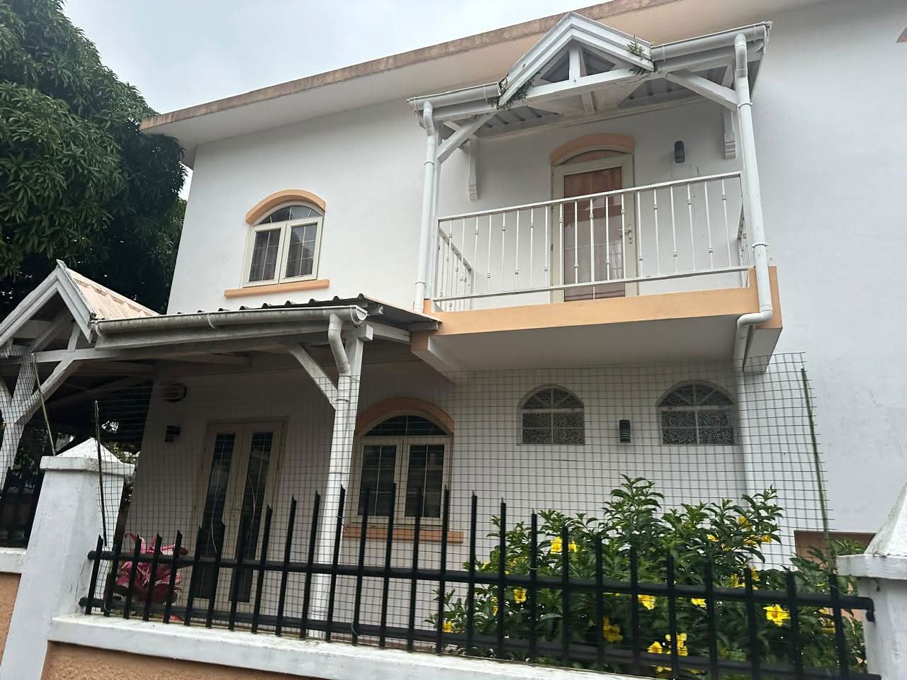 Spacious 4-Bedroom Family Home for Rent – Sodnac